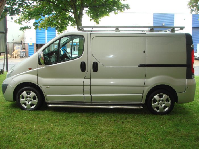 Vauxhall Vivaro 2.0CDTi Sportive 2700 SWB Panel Van Panel Van Diesel Silver