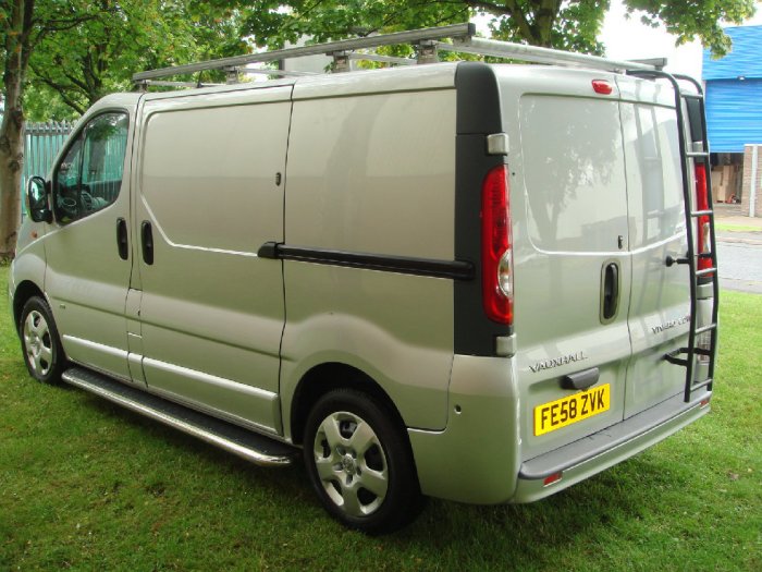 Vauxhall Vivaro 2.0CDTi Sportive 2700 SWB Panel Van Panel Van Diesel Silver