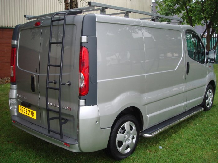 Vauxhall Vivaro 2.0CDTi Sportive 2700 SWB Panel Van Panel Van Diesel Silver