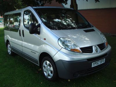 Renault Trafic 2.0TD SL27dCi 115 Panel Van Panel Van Diesel SilverRenault Trafic 2.0TD SL27dCi 115 Panel Van Panel Van Diesel Silver at Chequered Flag GB LTD Leeds