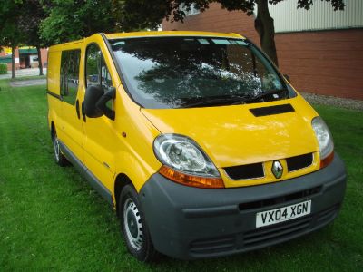 Renault Trafic 1.9TD LL29dCi 100 Chassis Cab Combi-Van Diesel YellowRenault Trafic 1.9TD LL29dCi 100 Chassis Cab Combi-Van Diesel Yellow at Chequered Flag GB LTD Leeds