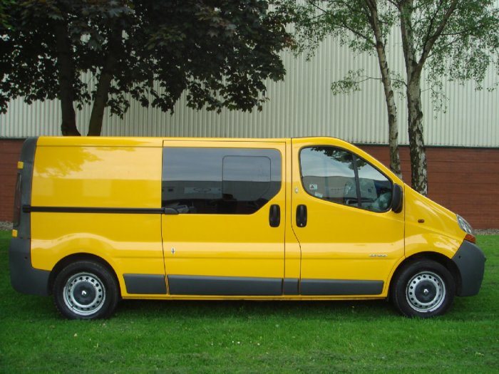 Renault Trafic 1.9TD LL29dCi 100 Chassis Cab Combi-Van Diesel Yellow