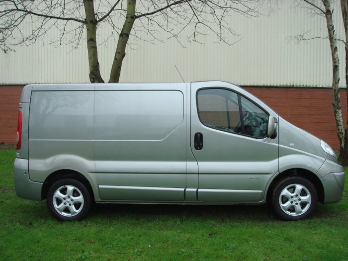 Renault Trafic 2.0TD SL27dCi 115 Sport Panel Van Panel Van Diesel Grey